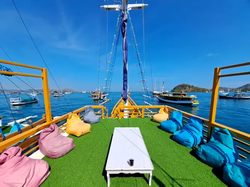 Sewa Kapal Arfisyana Komodo Sun Deck