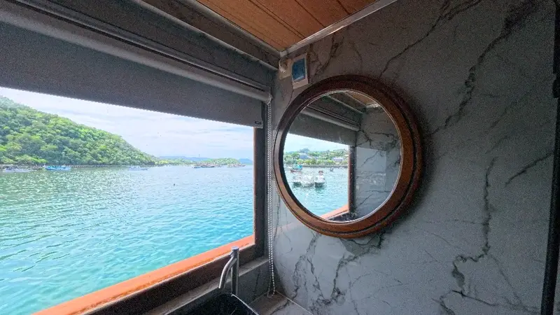 Sewa Kapal Labuan Bajo Arfisyana 2 Pemandangan Laut