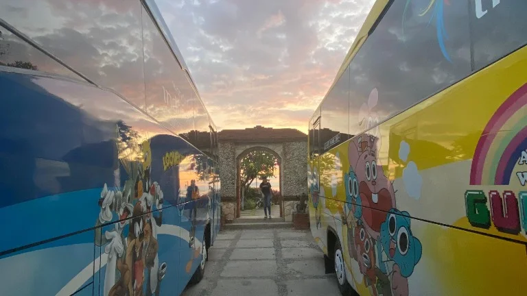 Sewa Bus Pariwisata Labuan Bajo - Bus Sedang