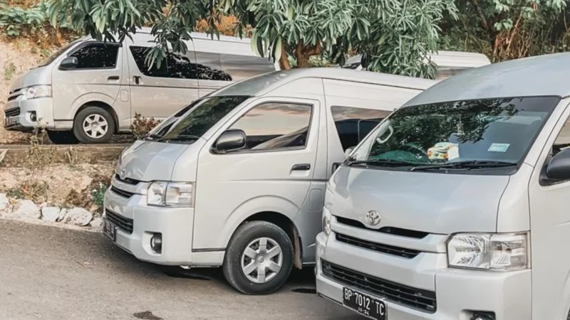 Sewa Toyota Hiace Labuan Bajo - Transportasi Group