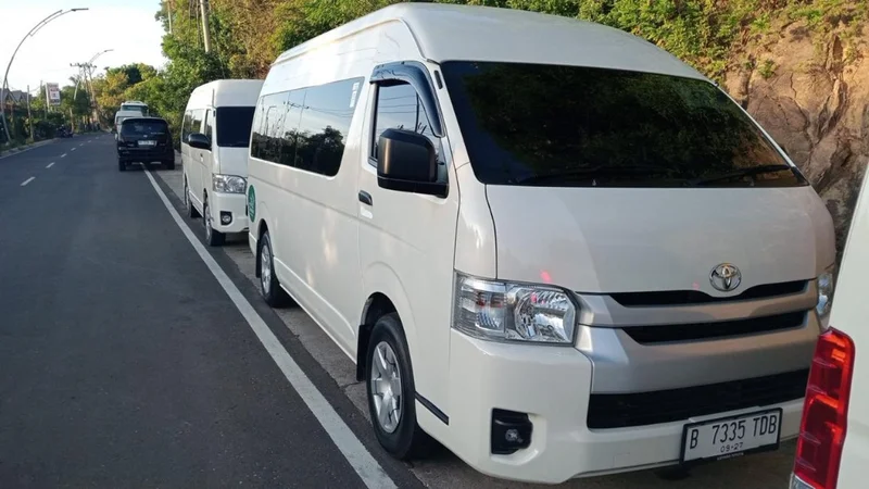 Sewa Mobil Hiace Flores - Perjalanan Grup