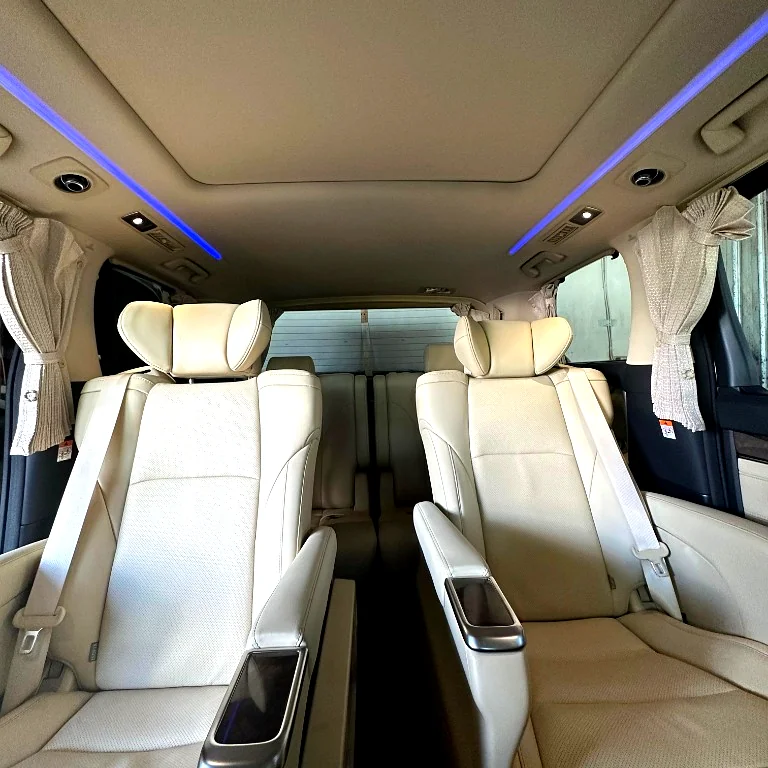 Dashboard Toyota Alphard - Rental Mobil Lepas Kunci Labuan Bajo